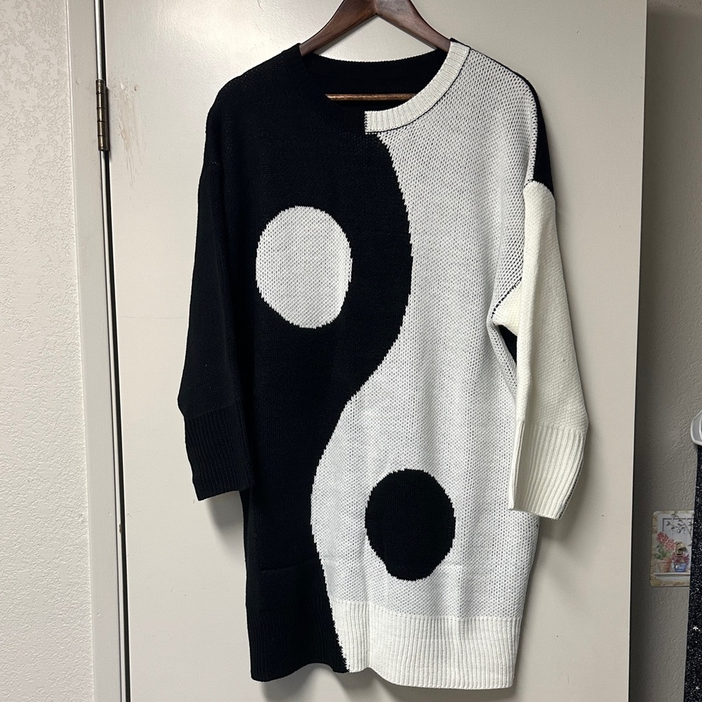 Ying yang sweater dress - XL (NEW)